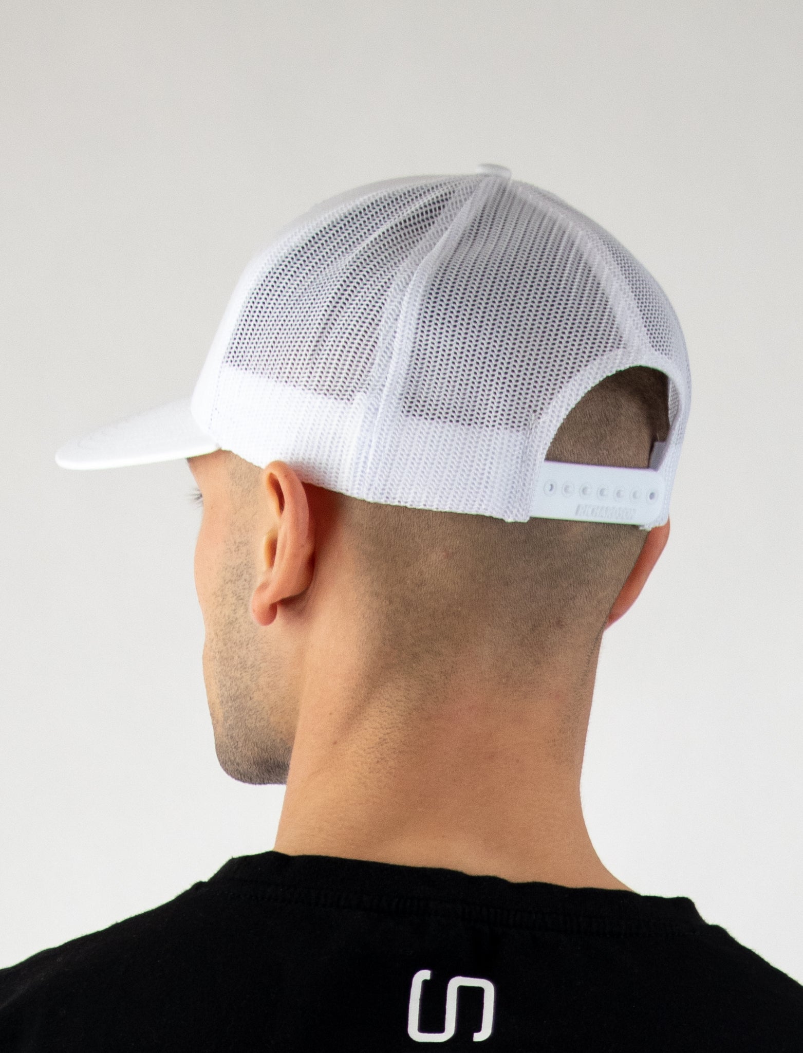 classic white mesh snapback – SNAKE BITE FITNESS